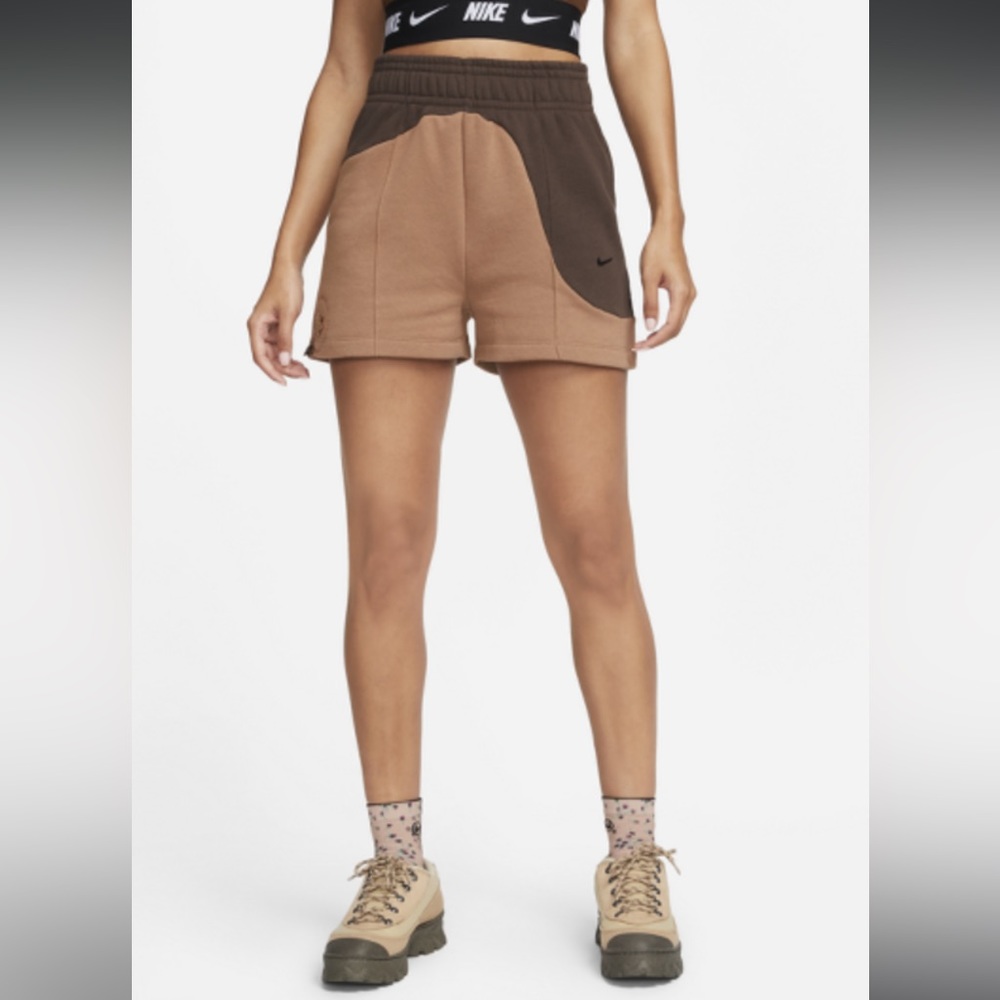 Nike color clash sweatshorts